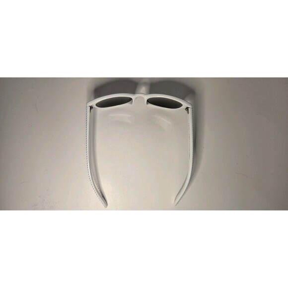 fossil white cat eye sunglasses - Picture 2 of 9
